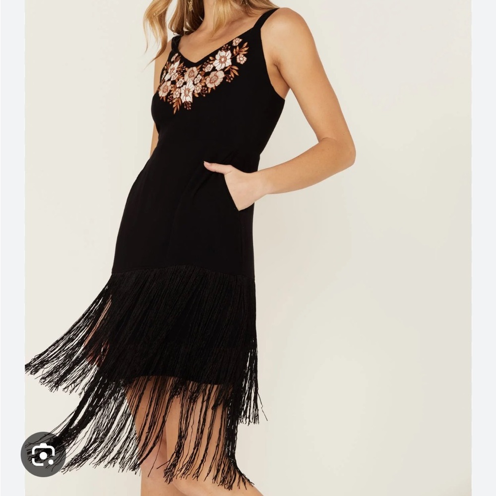Idyllwind Boot Barn fringe Dress with Floral Embroidery - L